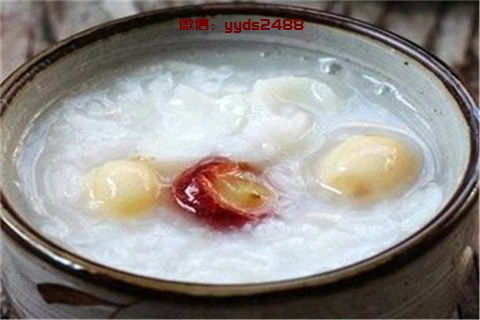 黄豆炖猪蹄是天然的下奶食品